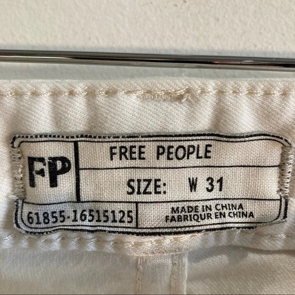 FREE PEOPLE Sz 31 Boyfriend Style Distressed Jeans - Picture 5 of 14